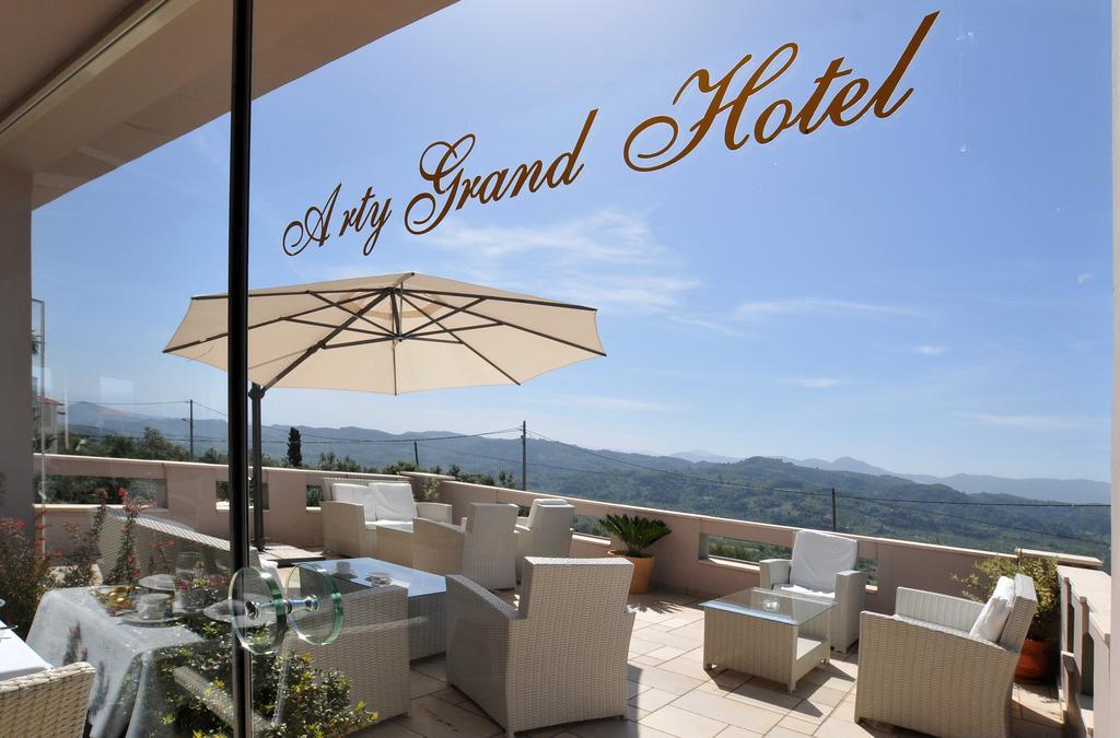 Arty Grand Hotel 올림피아 외부 사진