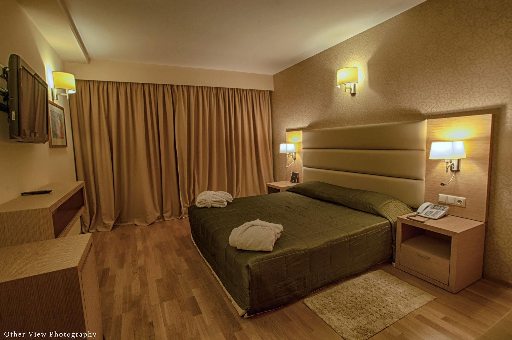 Arty Grand Hotel 올림피아 외부 사진