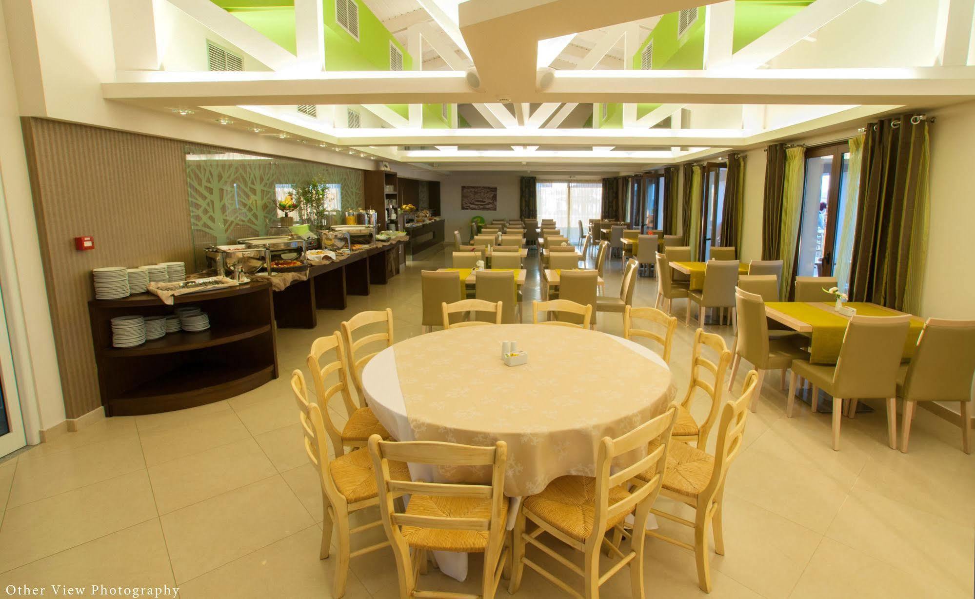 Arty Grand Hotel 올림피아 외부 사진