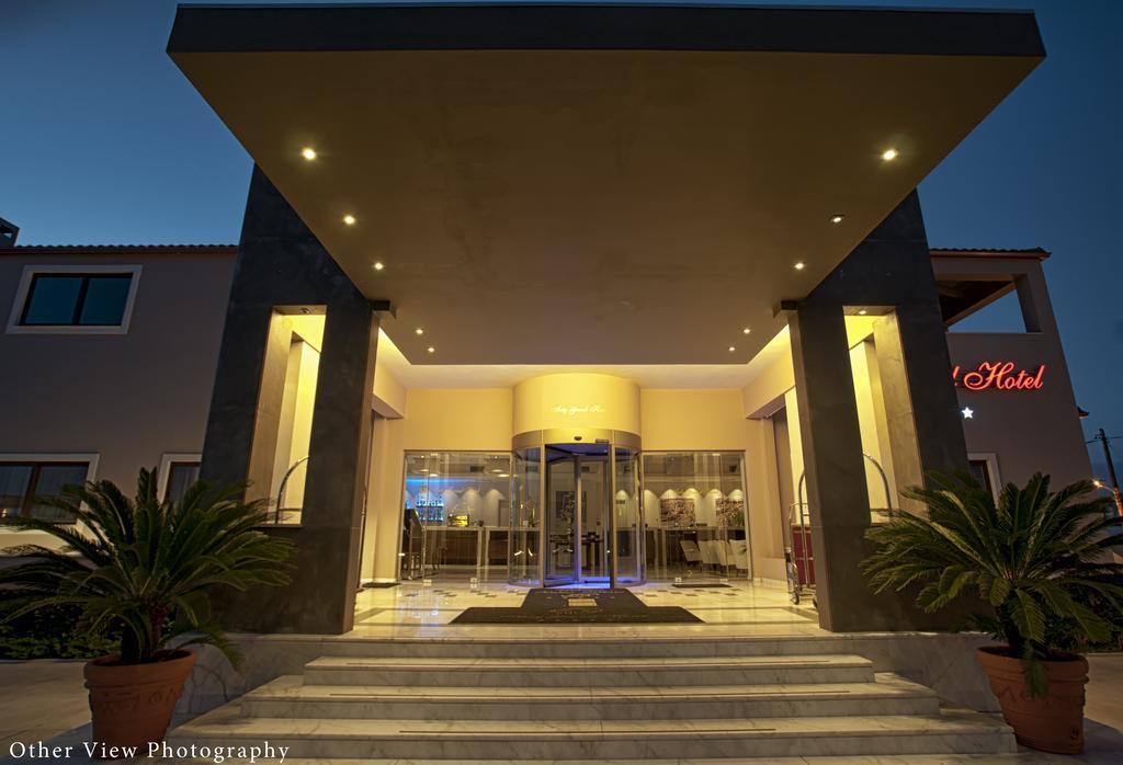 Arty Grand Hotel 올림피아 외부 사진
